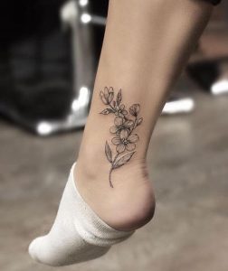 tattoo blackowrk no pé