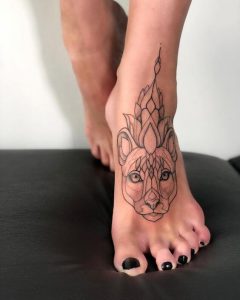 tatuagem blackwork no pé