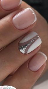 unha branca com glitter 2020