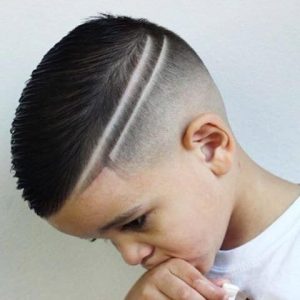 Dois risquinhos cabelo masculino infantil