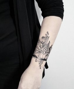 Tatuagem no Pulso BlackWork