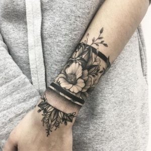 Tatuagem no Pulso BlackWork