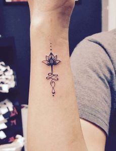 Tatuagem Geométrica no Pulso