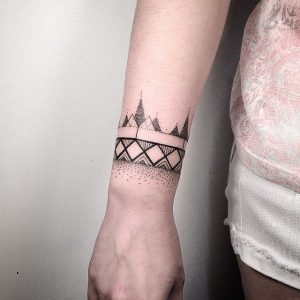 Tatuagem Geométrica no Pulso