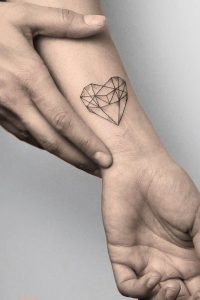 Tatuagem Geométrica no Pulso
