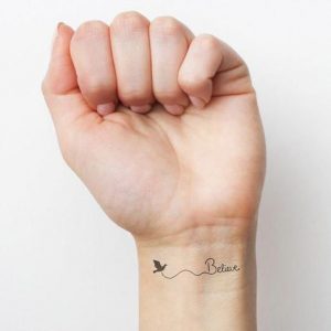 Ideias de Tatuagem no pulso minimalista