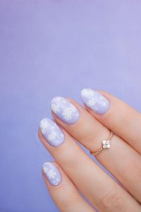 Unha decorada com flores
