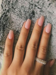 Unha nude cor de rosa