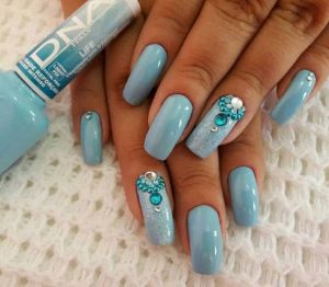 Unha decorada em tom azul pastel 2