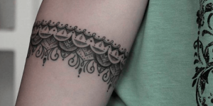 tatuagem corrente no braço