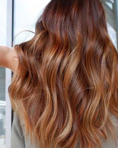 Cabelo com luzes strawberry blond