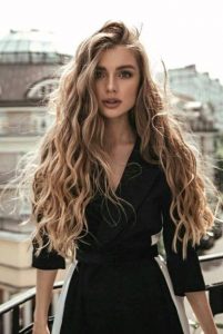 cabelo longo ondulado