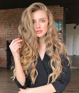 cabelo ondulado longo loiro