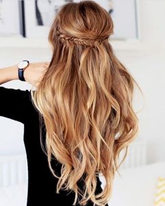 penteado em cabelo longo ondulado