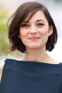 rosto redondo com cabelo short bob