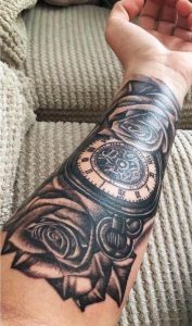 Tatuagem antebraço masculina
