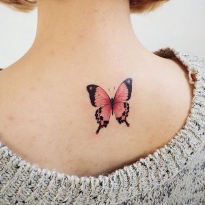 tatuagem de borboleta nas costas