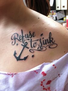 tatuagem no ombro de âncora 2021