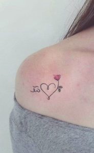 tatuagem no ombro de coração 2021