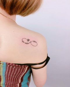 tatuagem no ombro de infinito 2021