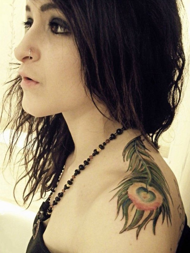 tatuagem no ombro de penas 2021 tatuagem no ombro de penas - Tatuagem Feminina no Ombro