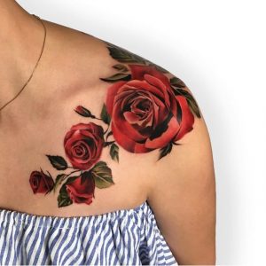 tatuagem no ombro de rosas 2021