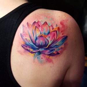 tatuagem no ombro lótus 2021