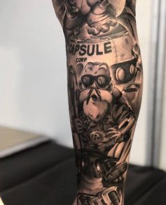 Tatuagem realista na perna masculina