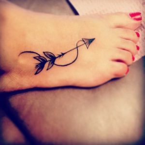 tatuagem feminina no pé