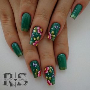unha decorada verde com flores 1