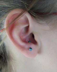 piercing na orelha anti tragus