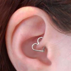 piercing na orelha daith