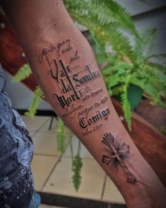 Tatuagem de escrita (Pinterest)