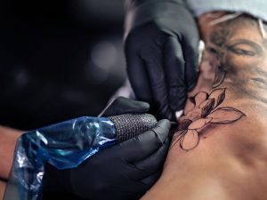 tatuagem barriga feminina
