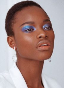 sombra metalizada azul