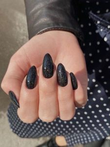 unhas-básicas-com-glitter