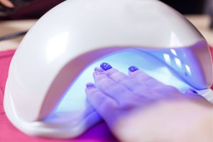 Esmaltação em Gel na unha natural faz mal contras