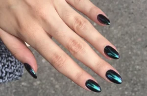 nail-art-verde-cromada-e1681144366218-1024x672