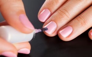5-Dicas-que-irao-fazer-a-manicure-em-casa-ter-um-resultado-muito-mais-bonito-1024x640