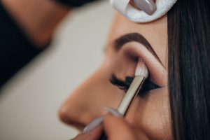 Evite ESSES erros na maquiagem pois eles podem fazer com que você pareça mais velha