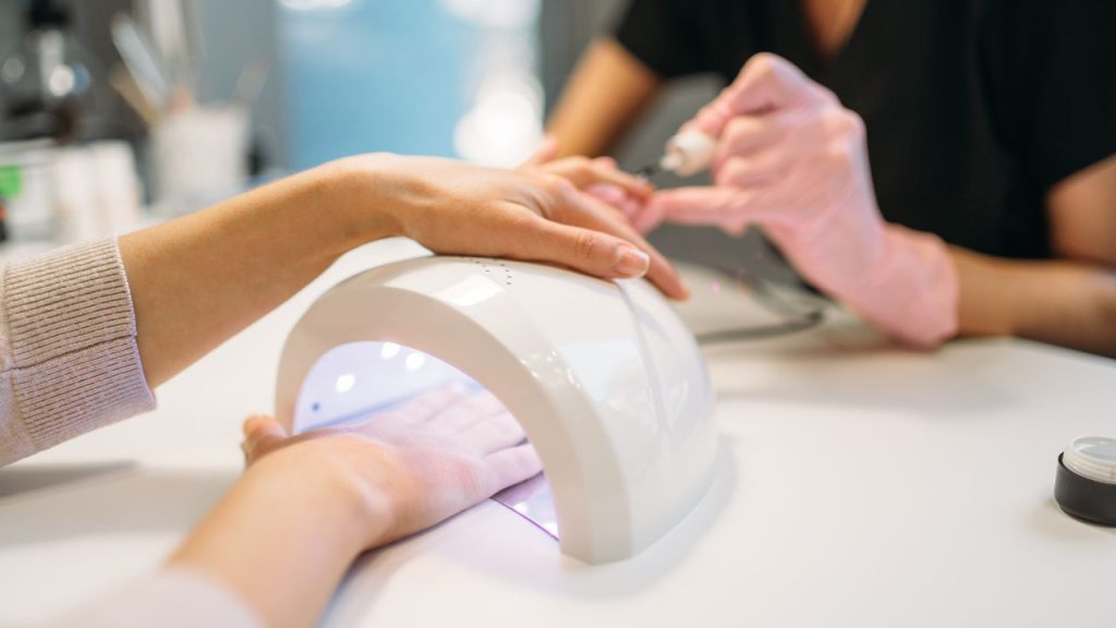 Banho de gel: especialistas revelam os cuidados que você precisa ter para unhas sempre perfeitas