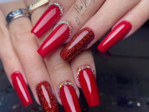 Unhas-vermelhas-decoradas-com-glitter-1024x768