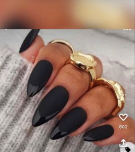Esmalte fosco e brilhoso na francesinha