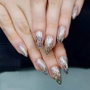 unhas com listras metálicas verticais