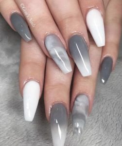 unhas decoradas bailarina com cinza e branco