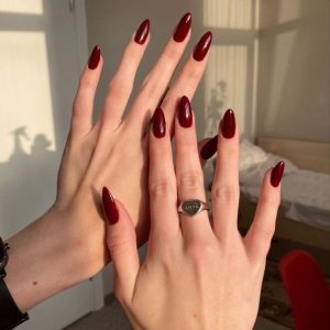 Unhas Simples e Elegantes vermelho carmim
