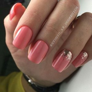 Unhas Simples e Elegantes rosa com brilho