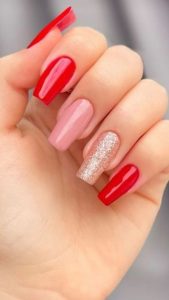 unhas vermelhas delicadas