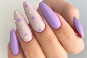 unhas decoradas lilás