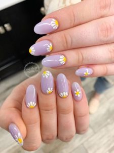 Decoracao-com-flores-tambem-fica-incrivel-el-unhas-lilas-decoradas-640x853